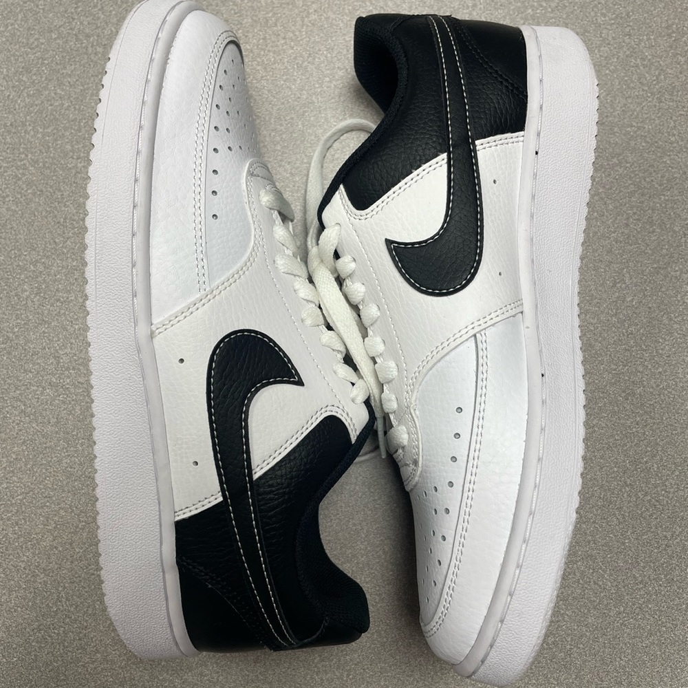 Nike women’s low cut sneakers